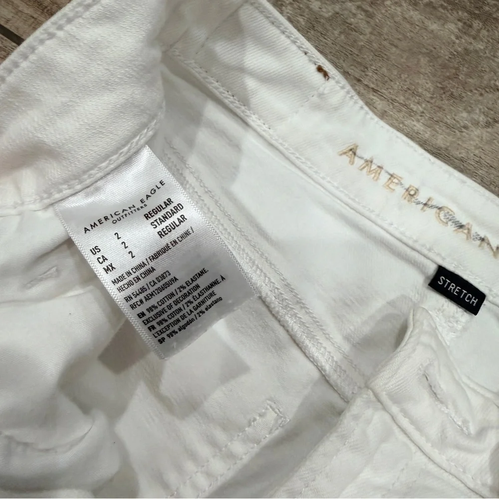 American Eagle Outfitters | White Mom Jeans